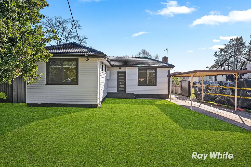 Three Bedroom Family Home Close To All Amenities!