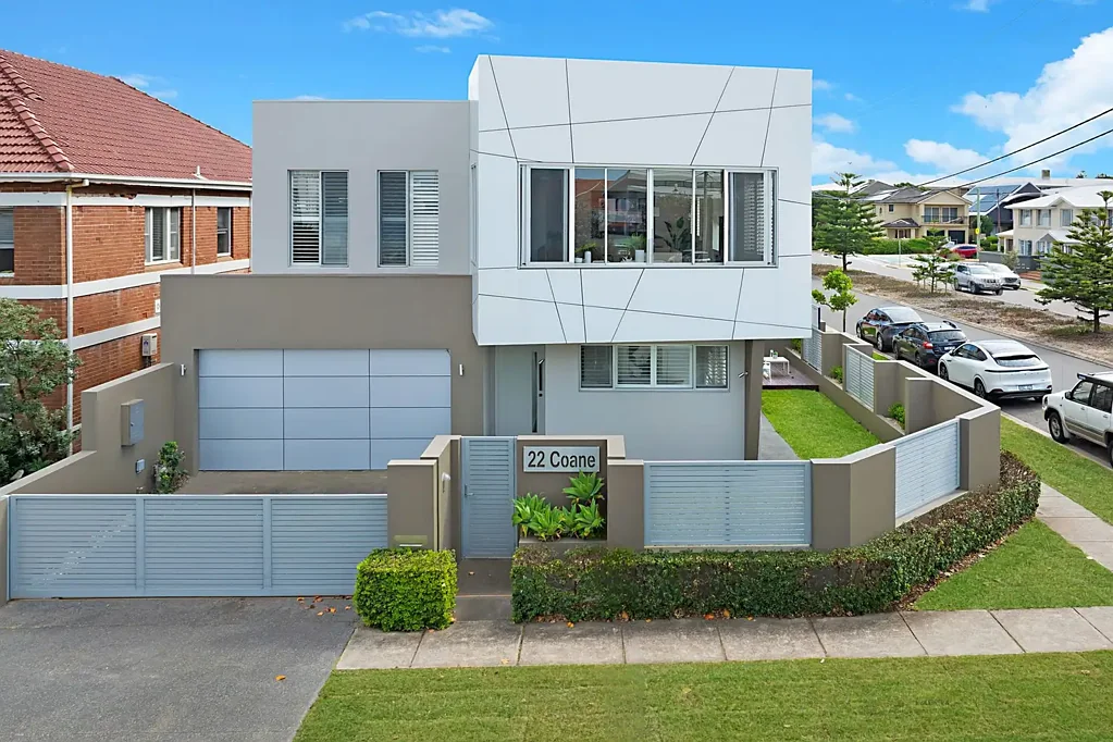 Merewether 4غرفة نوم Location... Location... Location... Contemporary Coastal Living at Its Best!