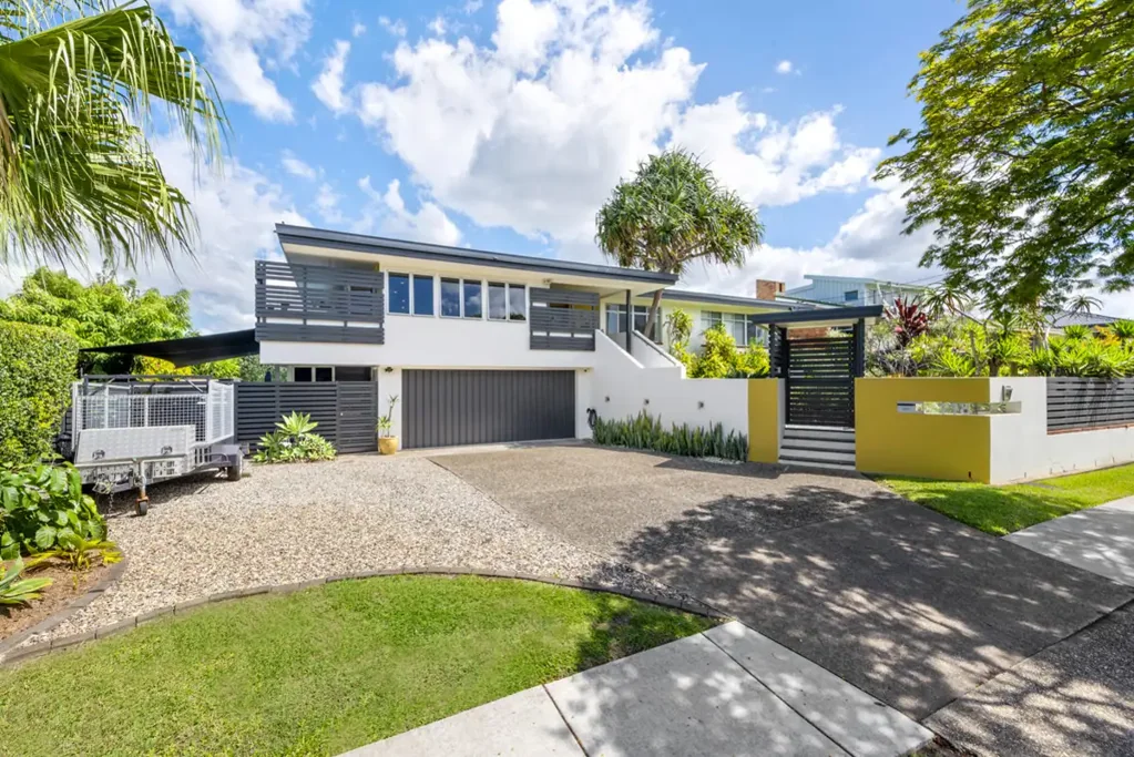 Stafford Heights 4chambre CITY VIEWS - DUAL LIVING - 873SQM BLOCK