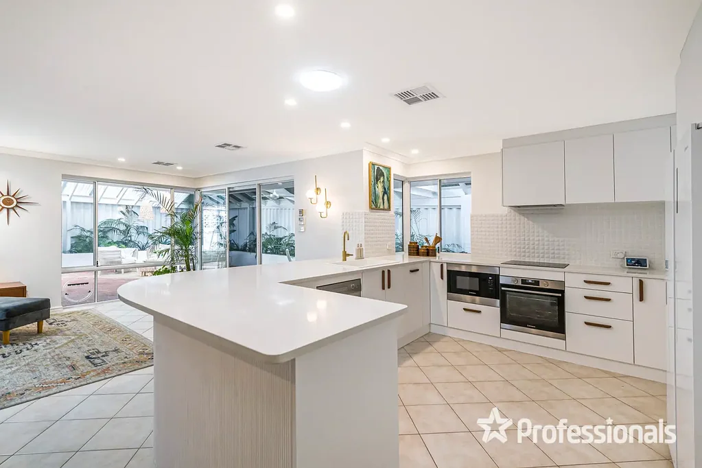 31 Robertson Court, Kingsley, WA 6026