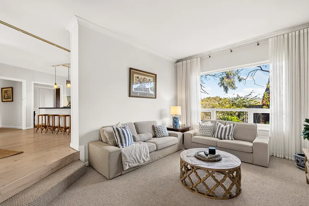 Coromandel Valley 5 Bedroom Spacious Hamptons living with hills-face views and poolside charm...