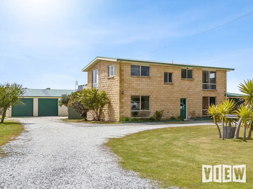 Lulworth 4房  A view worth Living in – Ocean Views and Income Options