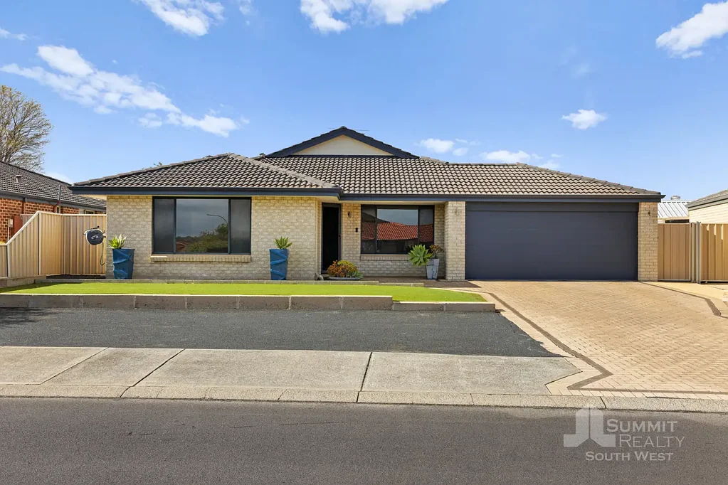 Eaton 4Moenga A Home That Brings Family Living Together