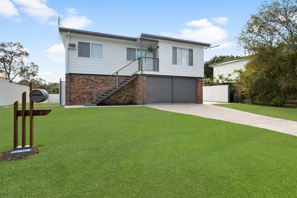Deception Bay 3房 600平米地块 私密围栏 高尔夫景观 双车库 大棚屋 现代厨房 明亮家居 太阳能安全 Fully Renovated Coastal Haven with Shed, Solar & Dual Access - Move In and Live the Dream