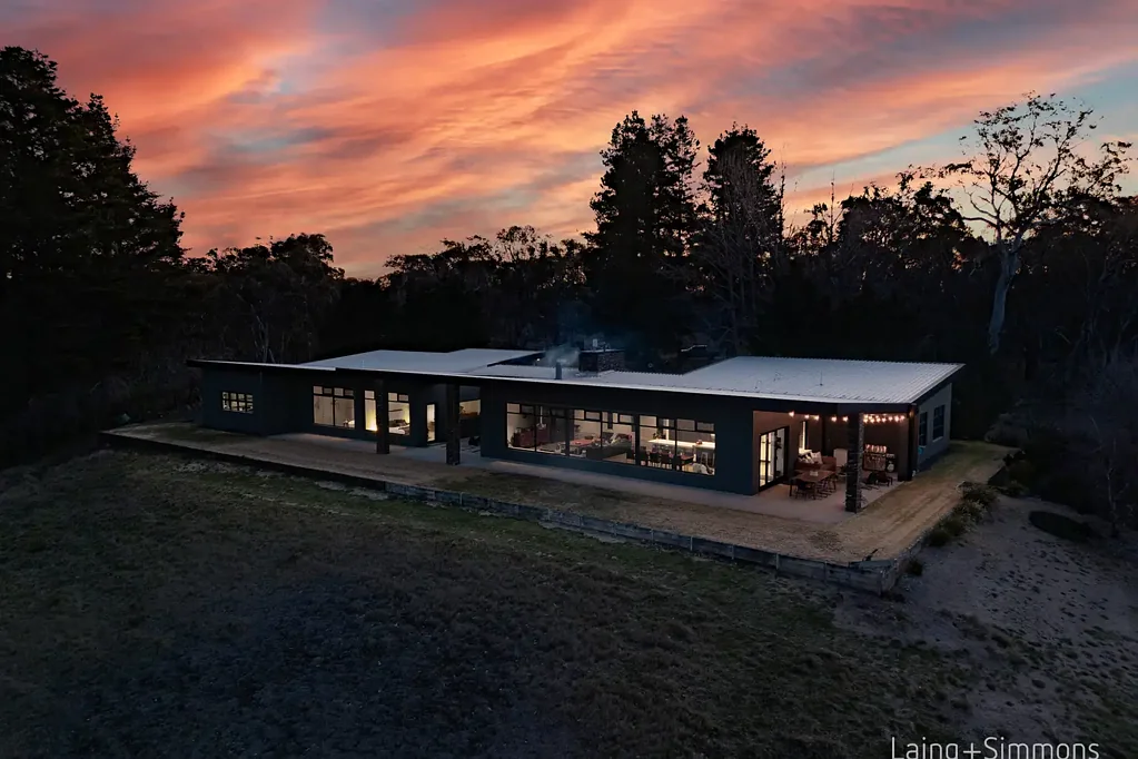 Guyra 4ਬੈੱਡਰੂਮ Striking Modern Architectural Country Residence with Panoramic Views