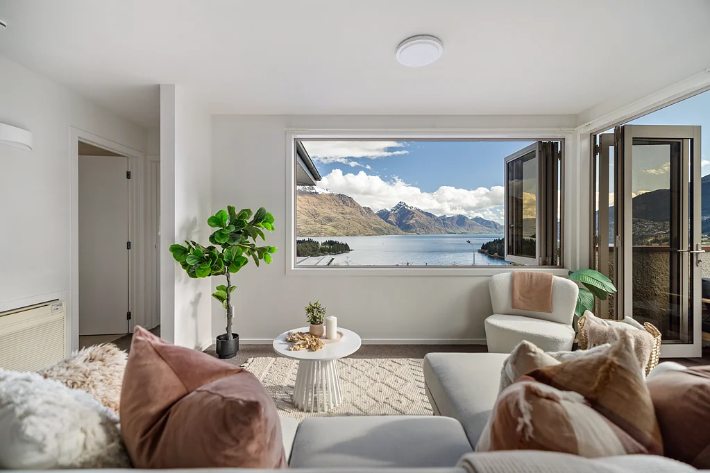 Queenstown Hill 2房  Views to Treasure. Location to Love.