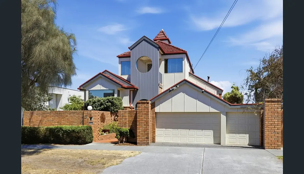 Prestige Living, Poolside Life, Panoramic Bay & Coastal Views - 4 Bedroom Family Home