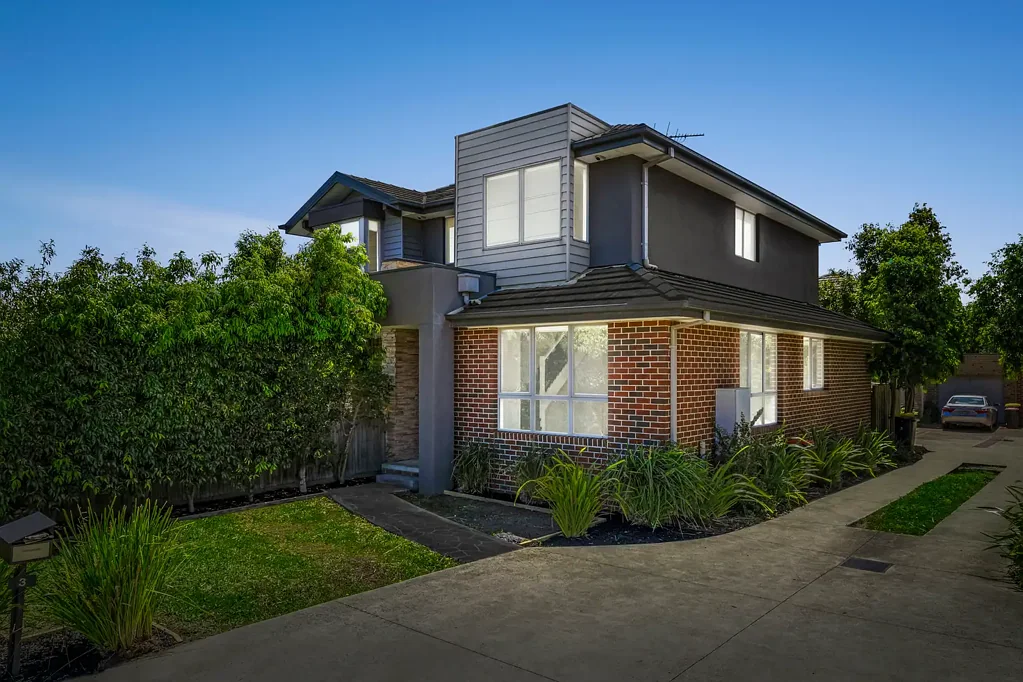 Hughesdale 2 Bedroom Low-maintenance Perfection In Lifestyle Location