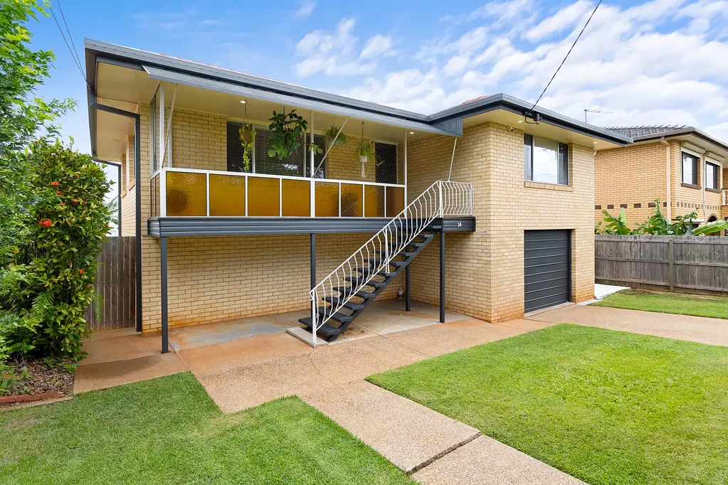 SPACIOUS FAMILY HOME IN A SOUGHT-AFTER LOCATION!