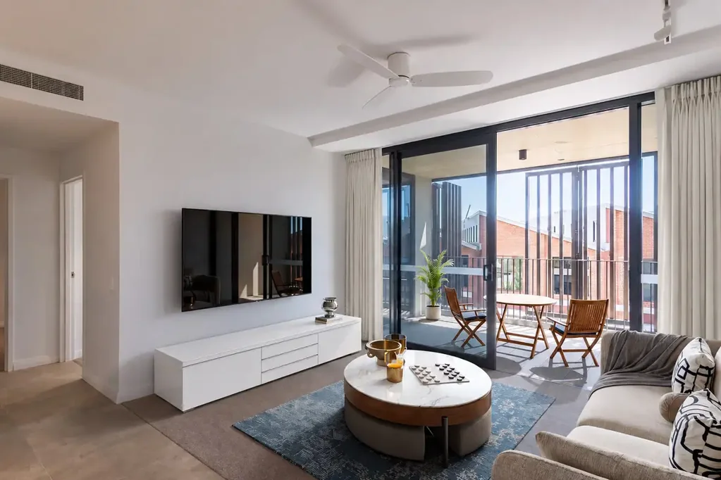 Fremantle 2 Slaapkamer Contemporary Living with Elevated Port Views