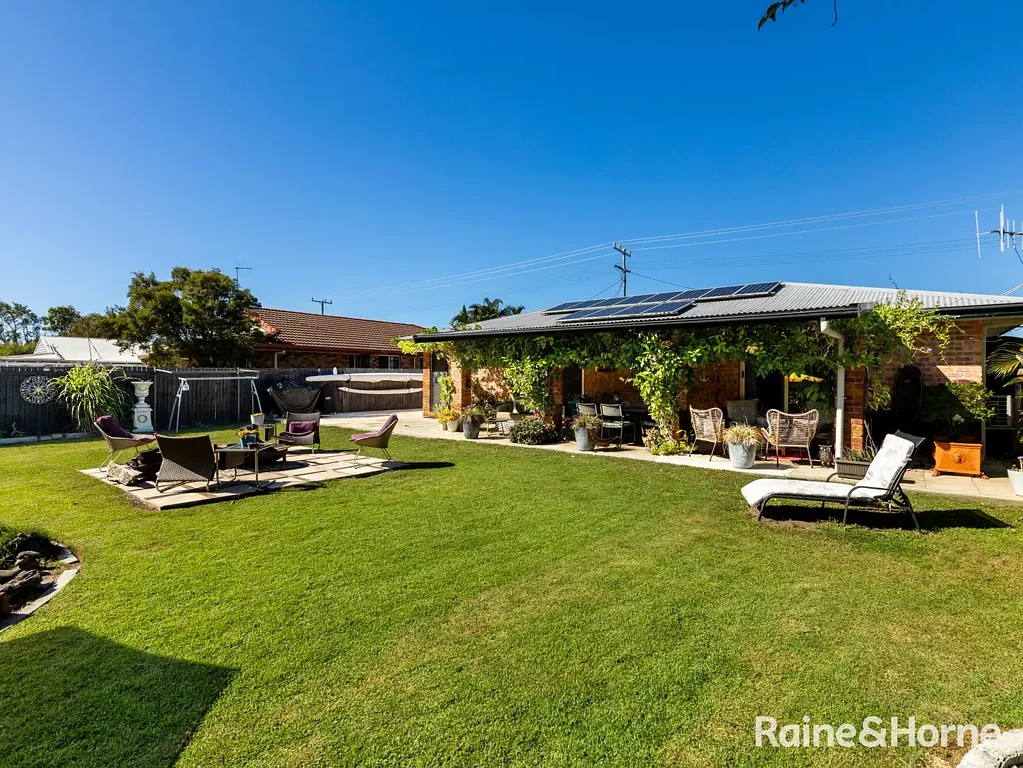 Bargara 3 Bedroom Charming Coastal Home - Just a Short Stroll to Kelly's Beach