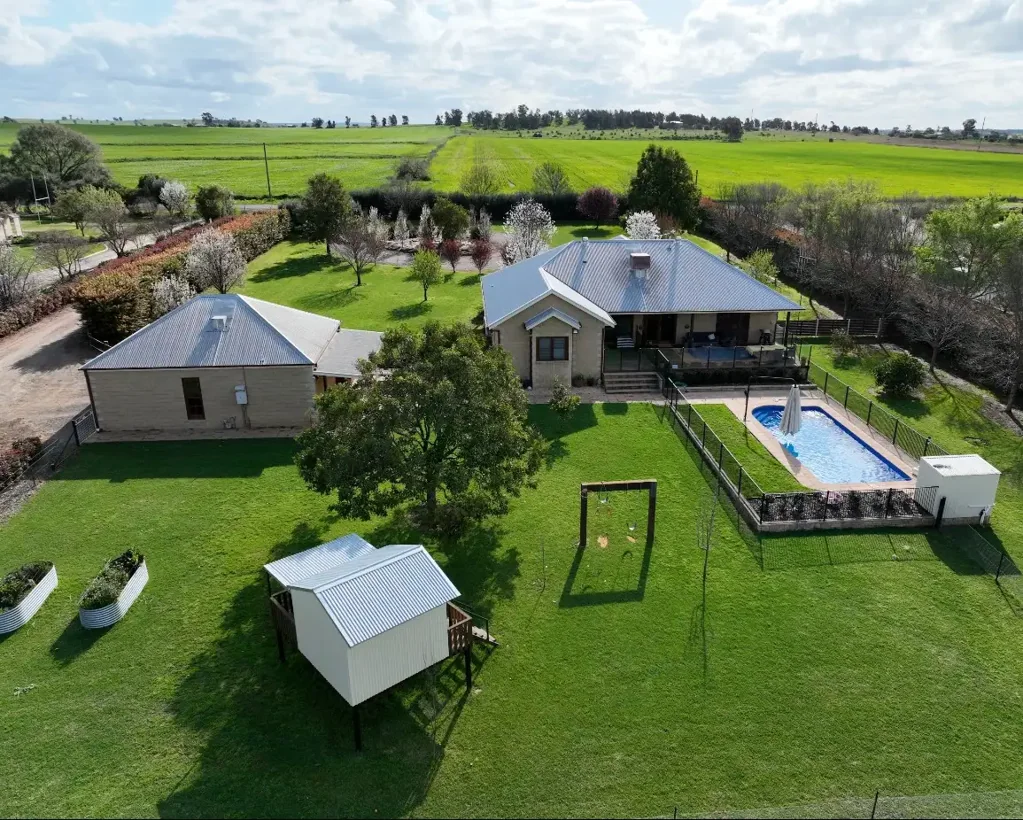 Forbes 4 Bedroom Sophisticated Architecturally Designed Modern Residence + Commercial Scale Shed