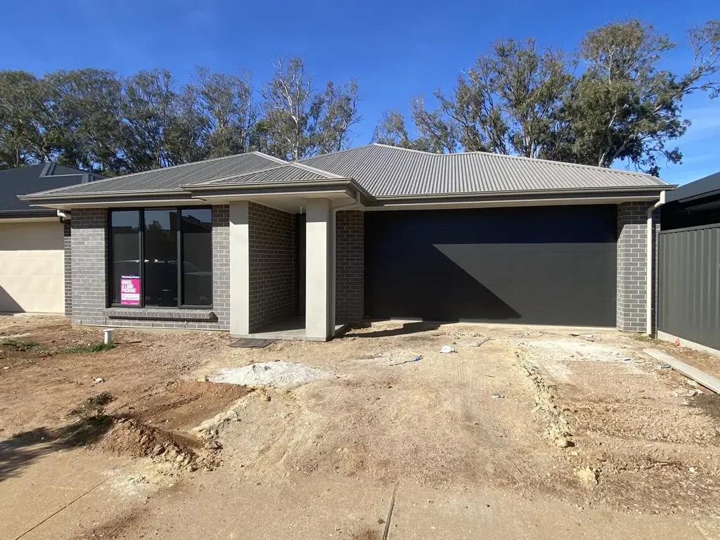 Brand New 5 Bedroom Family Home in Thriving St Andrews Estat