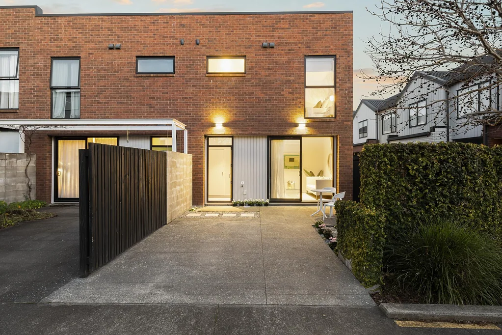 Hobsonville 2房  Lives bigger than you'd expect
