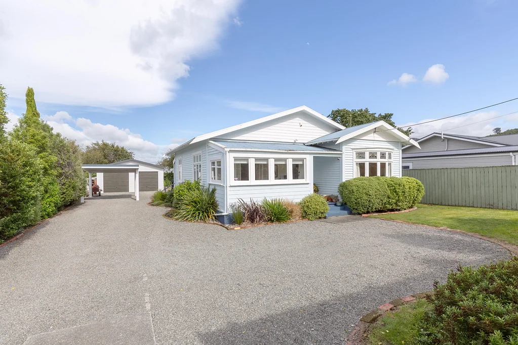 Featherston 3બેડરૂમ Character, space & a 77sqm bonus!