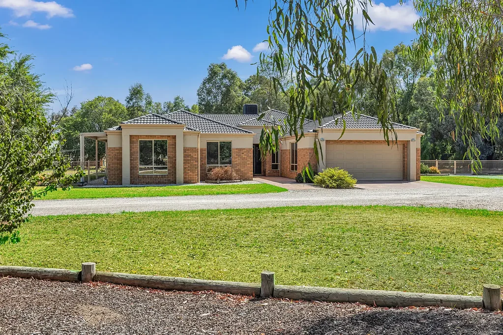 Echuca 4 Bedroom Space Inside & Out