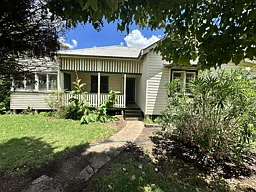 21 & 23 Bomera Street, Premer