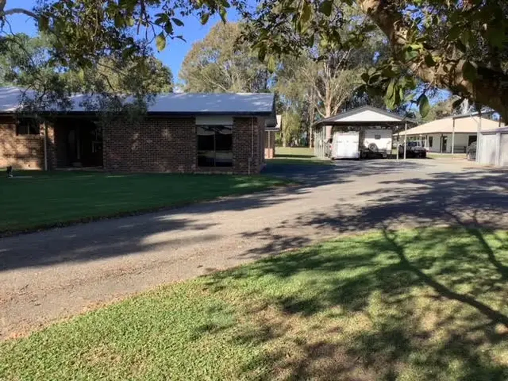 Elimbah 5 Bedroom Family home with granny flat on 8002 m2