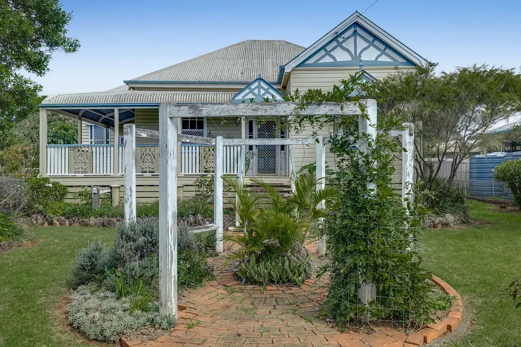 Harristown 3બેડરૂમ Spacious Character Home - Large Allotment - A Unique Opportunity