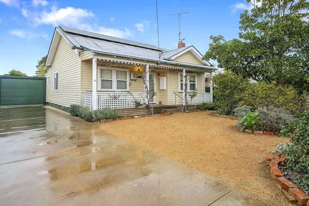 Mooroopna 3 Bedroom Charming Investment, First Home / Family Home!