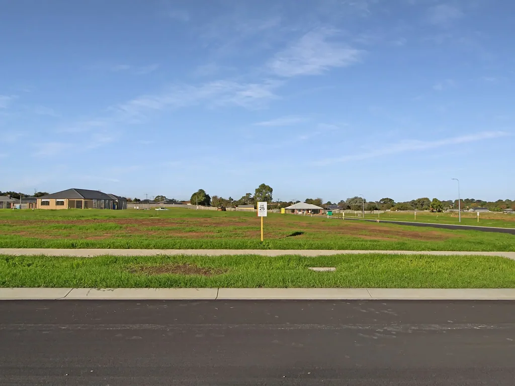 East Bairnsdale TWO ROAD FRONTAGES