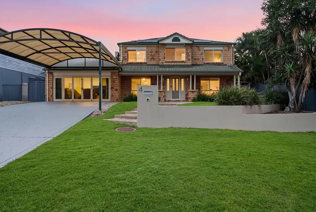 Narangba 5غرفة نوم Elevated Family Entertainer on 956m² – Resort Style Pool, Powered Shed & Space for Everyone
