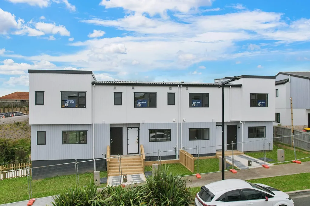 Papakura 3Kwarto Brand-New Homes with Reserve Views – Must Be Sold!
