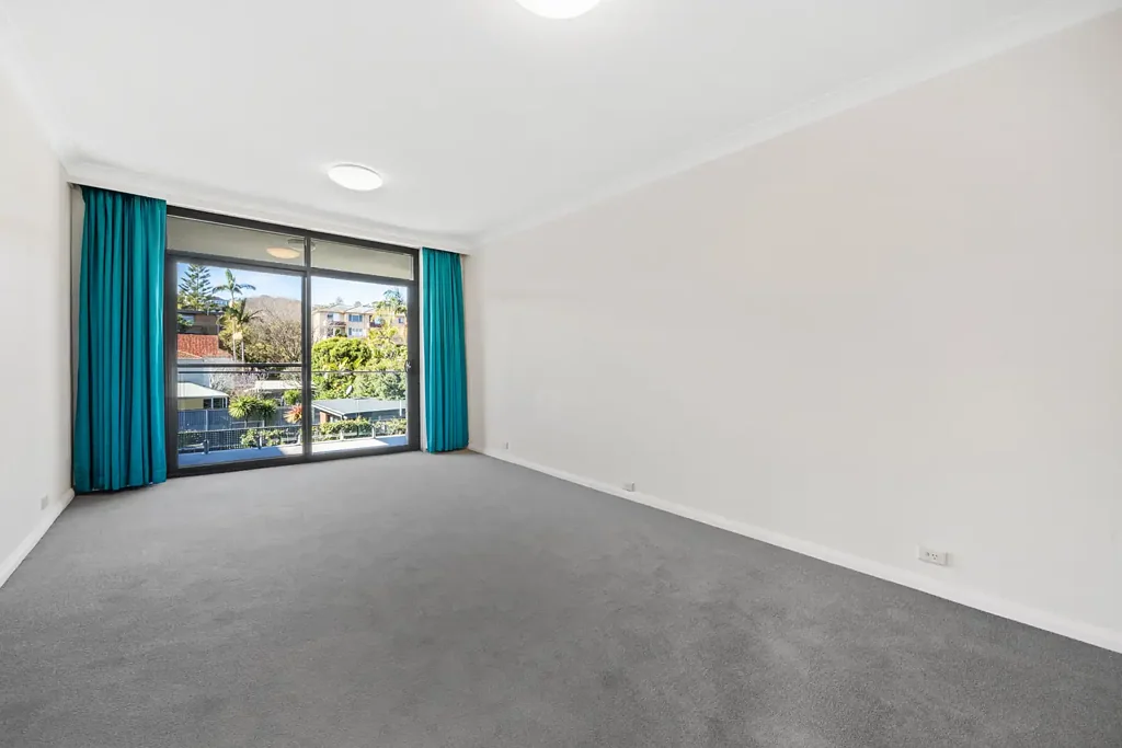 Spacious Apartment With Sun-Drenched Balcony, lock up garage