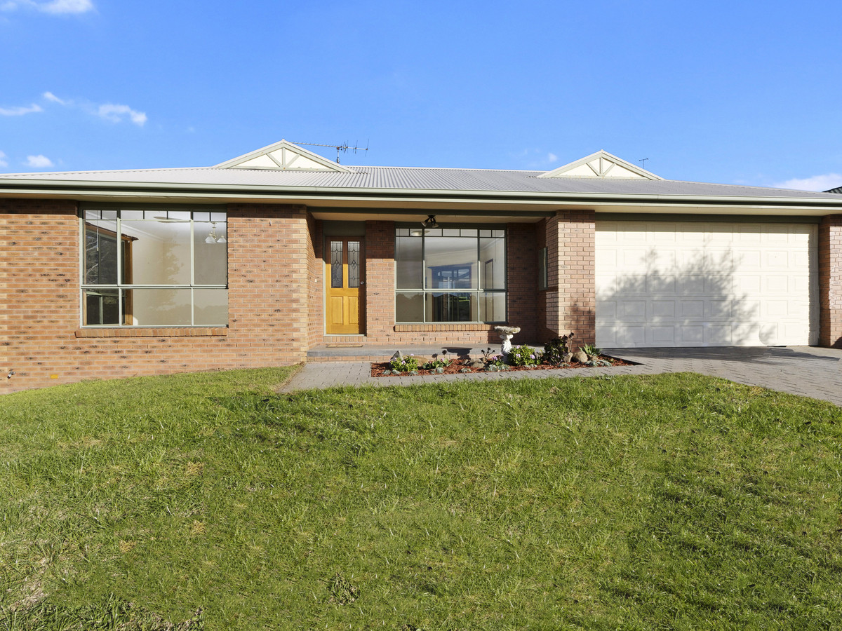 90 PARR ST, LEONGATHA VIC 3953, 0 habitaciones, 0 baños, House