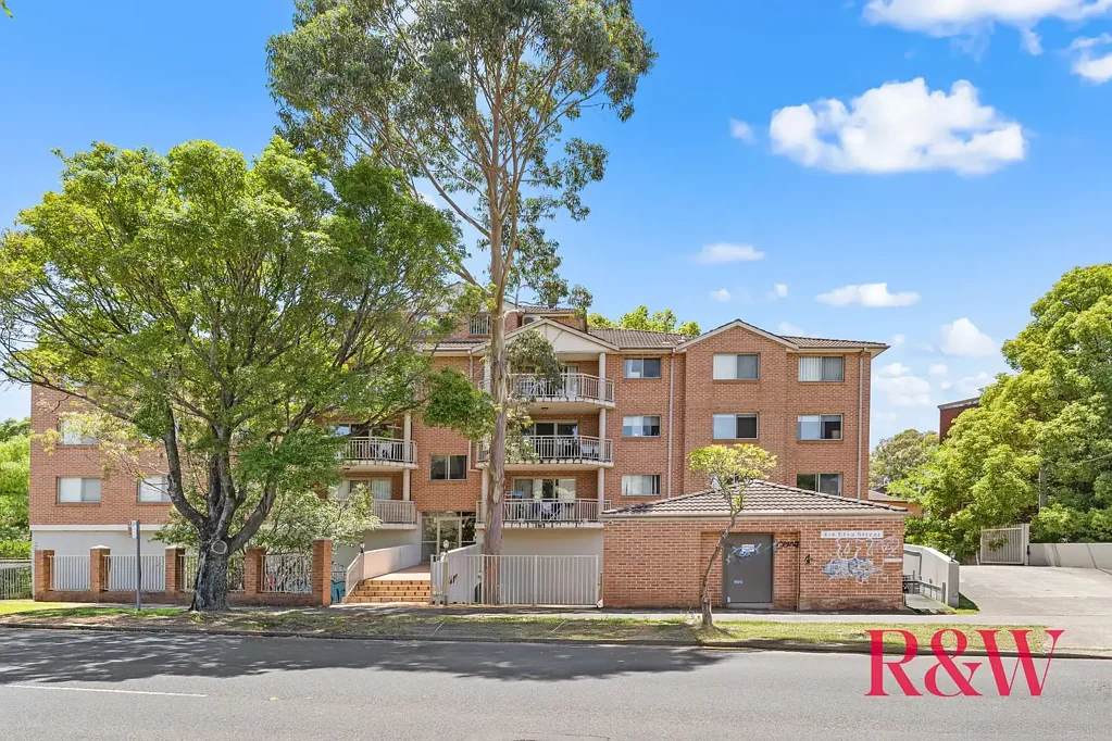 Strathfield 2Zimmer SPACIOUS APARTMENT, GREAT LOCATION