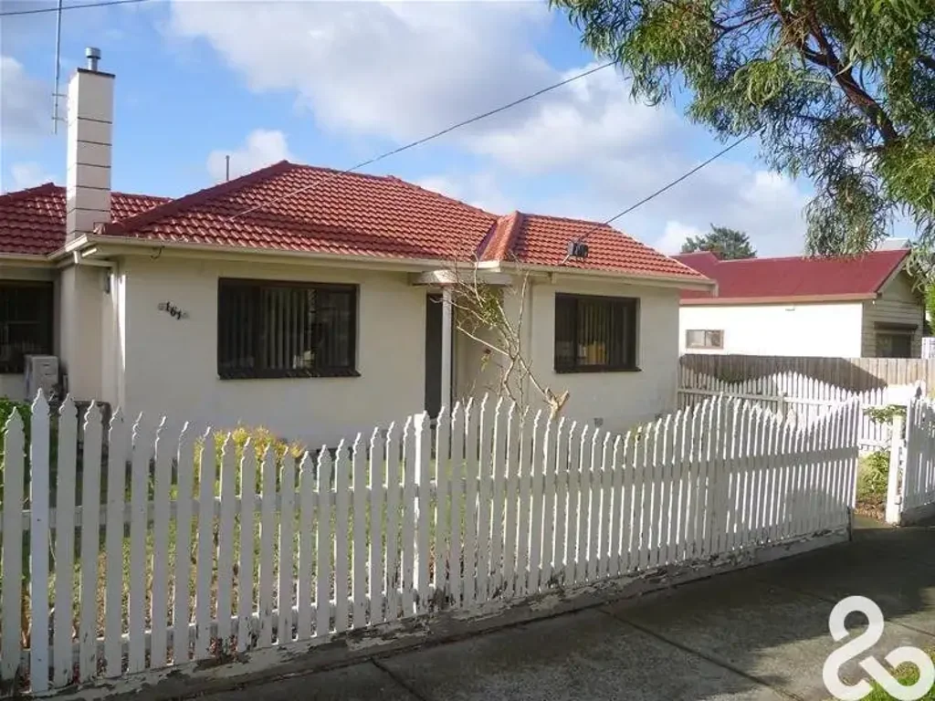 Impressive Two Bedroom Home in Fabulous Location!