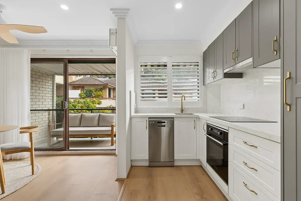 Collaroy 2Moenga Beautifully renovated beachside apartment in a prized top-floor setting