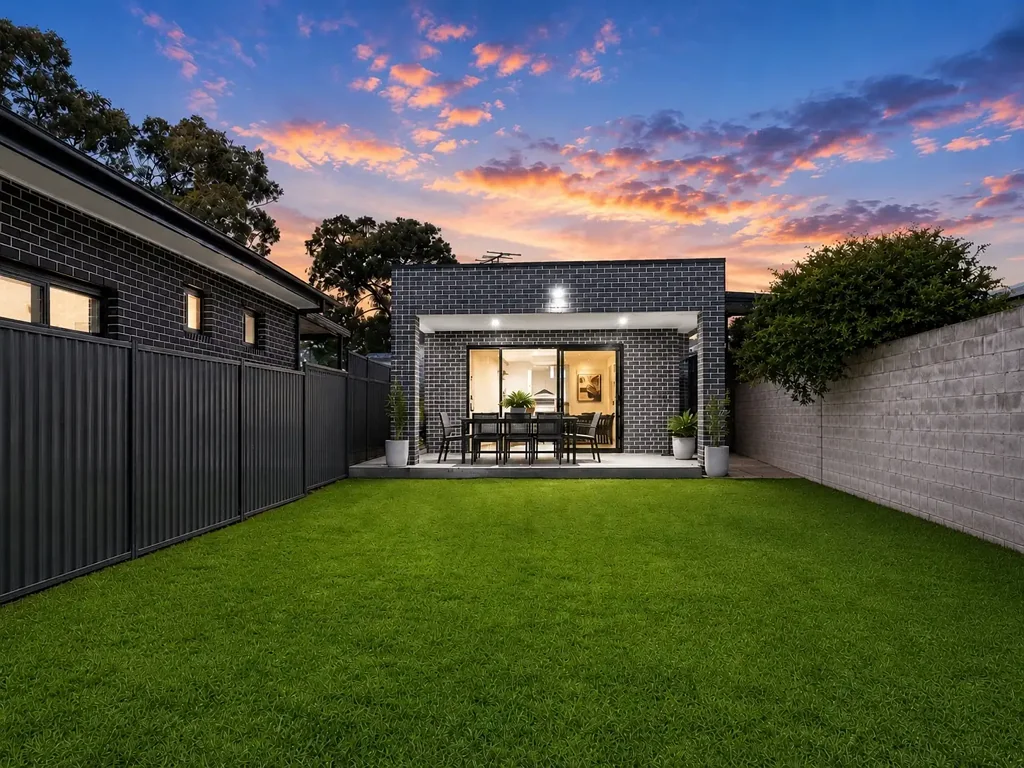 Exceptional Granny Flat  with Expansive Backyard!