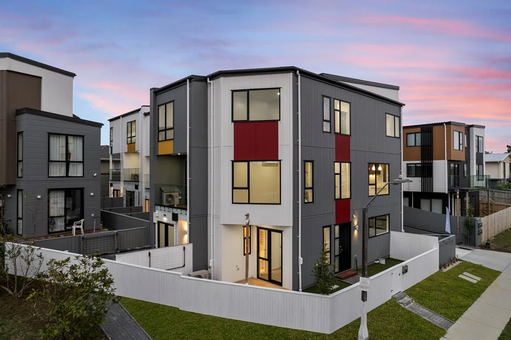 2/2 Flaunty Place, West Harbour, Waitakere City, Auckland