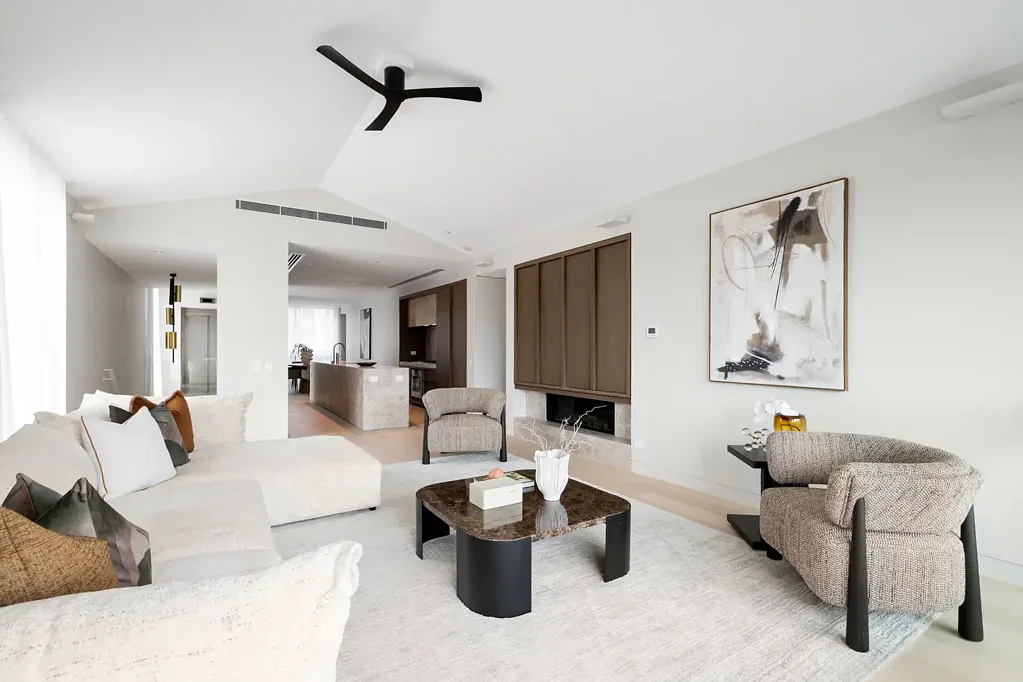 Neutral Bay 3 Slaapkamer Natural light by day & North Sydney lights by night - brand new designer haven in 'Casa'