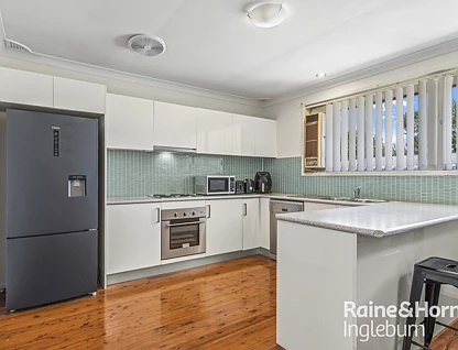 2 & 2A Randolph Street, Campbelltown, NSW 2560, 5 રૂમ, 2 બાથરૂમ, House