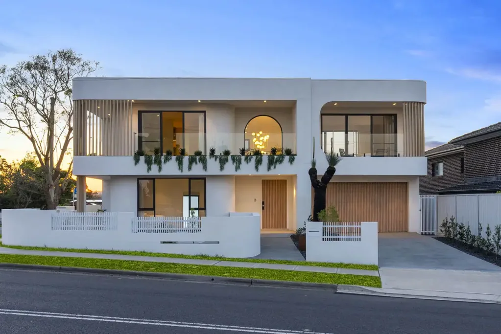 Westmead 5ਬੈੱਡਰੂਮ STUNNING CONTEMPORARY DESIGN