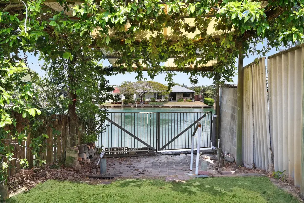 Palm Beach 3房  Parnki Parade. Waterfront Access. Coastal Potential.