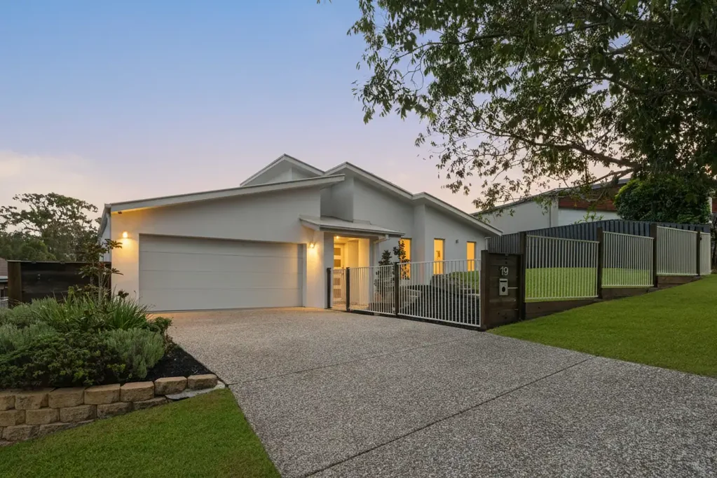 19 Greendragon Crescent, Upper Coomera, QLD 4209