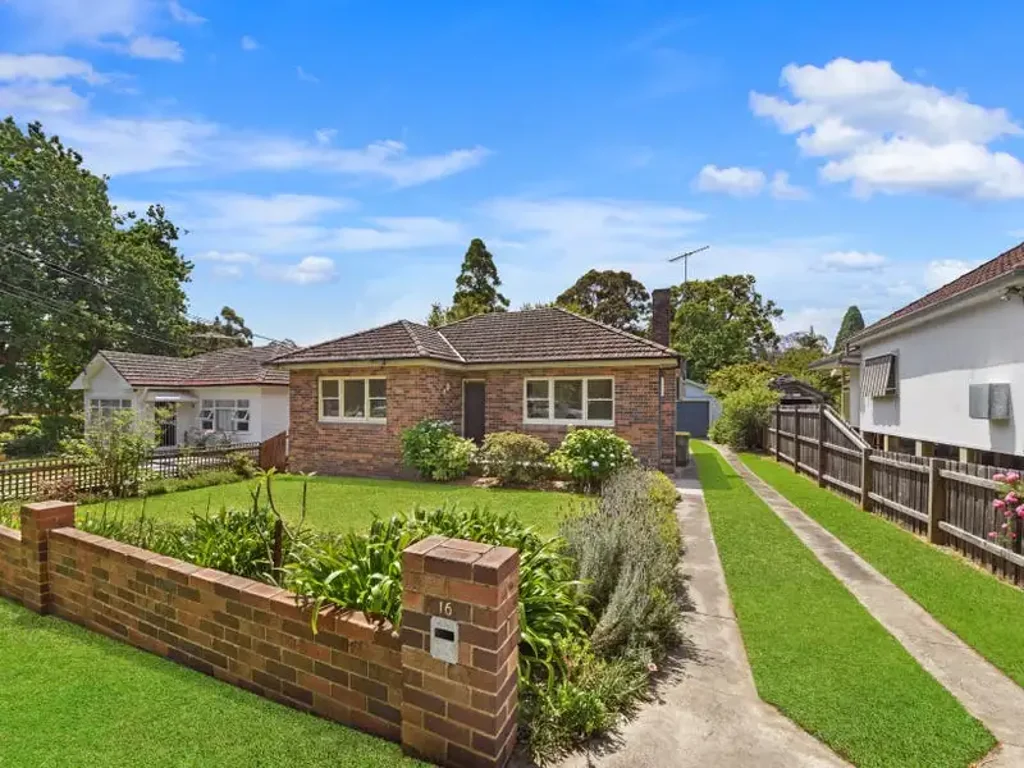 Quaint Two Bedroom Home | Beautiful Gardens