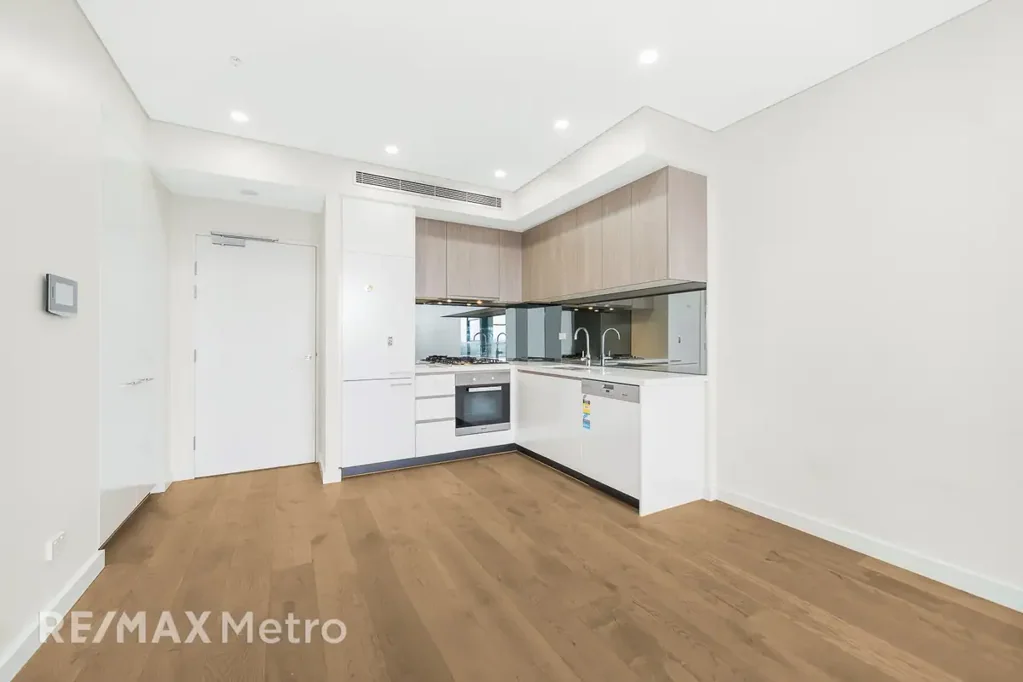 Spacious One Bedroom plus Study with City View in the heart of Zetland