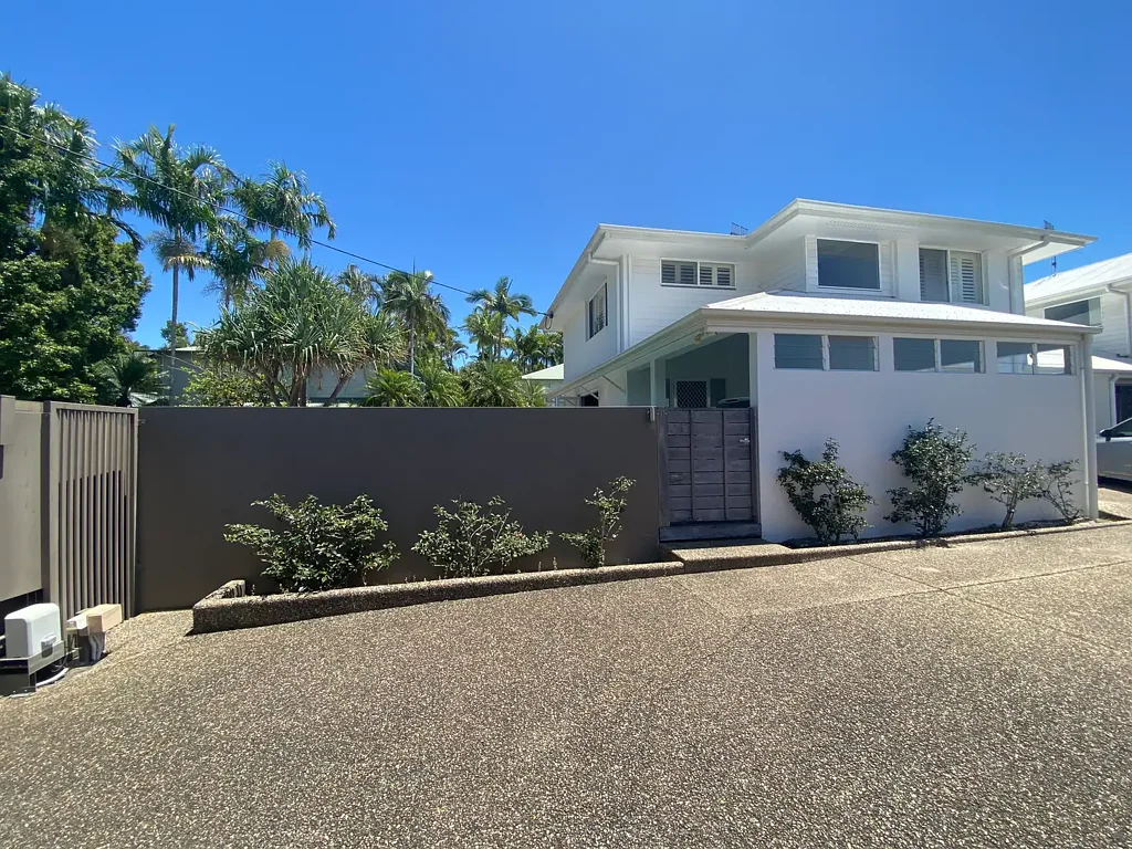 Noosaville 3Kwarto Fabulous 2-Level Duplex in the Coveted Noosa River Precinct