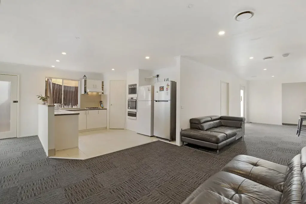 3 ROOMS FOR RENT! LARGE MODERN ROOMS