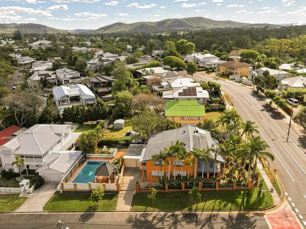 Ashgrove 3 Bedroom Space, Position & Potential | 794m2 Corner Block