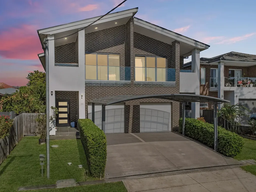 Chester Hill 4ਬੈੱਡਰੂਮ Near-New Duplex in Prime Location - Walk to Everything