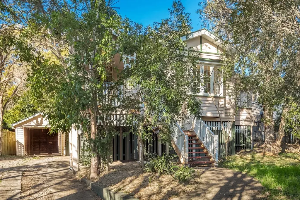 Home amongst the trees - Virtual Tour Available!
