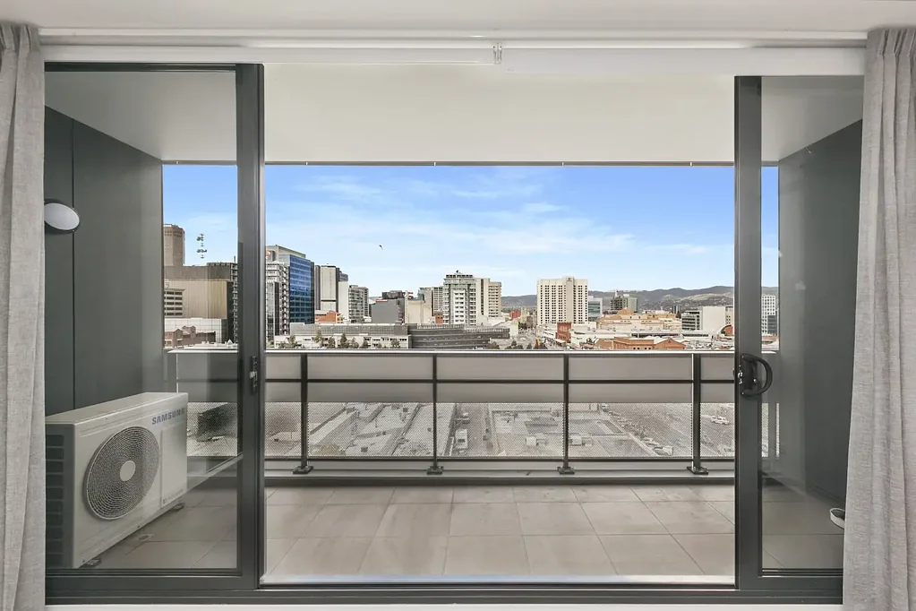 STUNNING FURNISHED 2 BEDROOM APARTMENT WITH BRILLIANT VIEWS!
