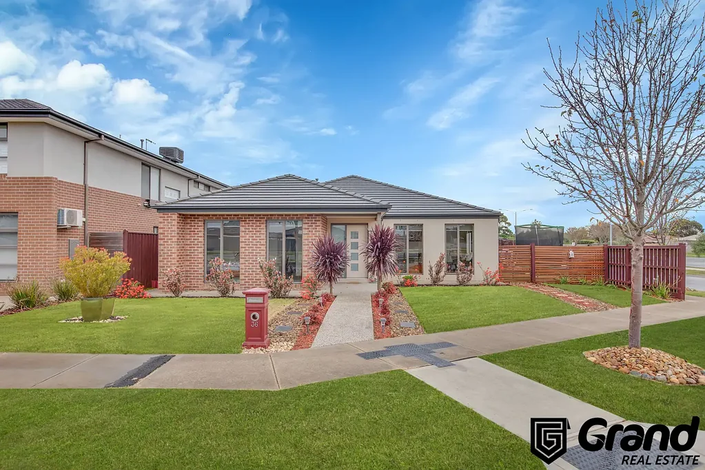 WELL-PRESENTED 4 BEDROOM HOME IN THE HEART OF CRANBOURNE WEST!