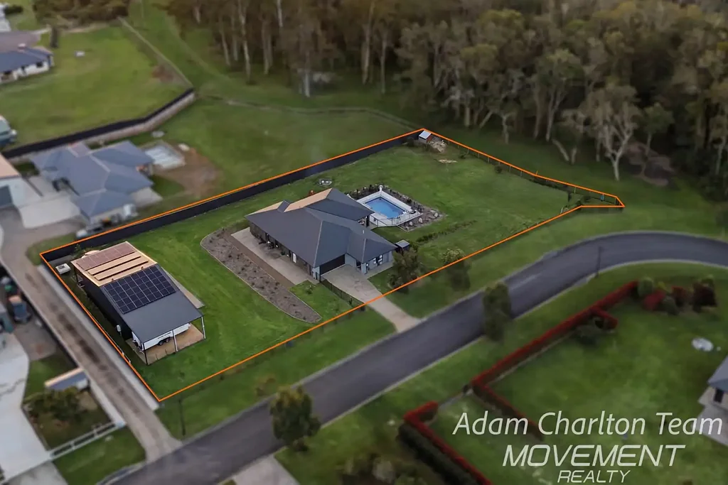 Caboolture 4غرفة نوم Tranquil Family Living on 3,006sqm block with Pool & 12m x 8m powered shed