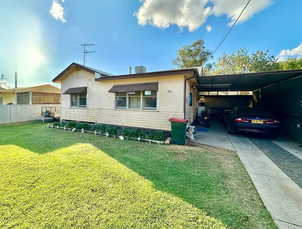 369 MACAULEY STREET, Hay, NSW 2711